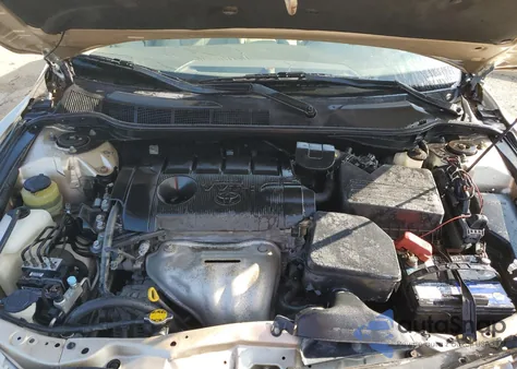 2011 Toyota Camry Base z USA, uszkodzony, nr VIN 4T4BF3EK8BR138112